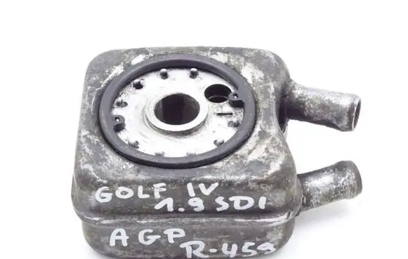 Volkswagen Golf IV Engine oil radiator 068117021B