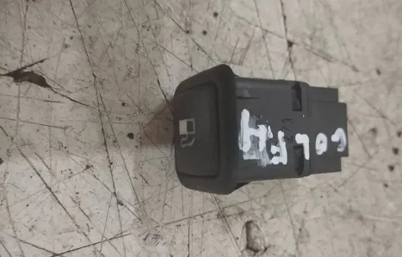Volkswagen Golf IV Fuel tank opening switch 