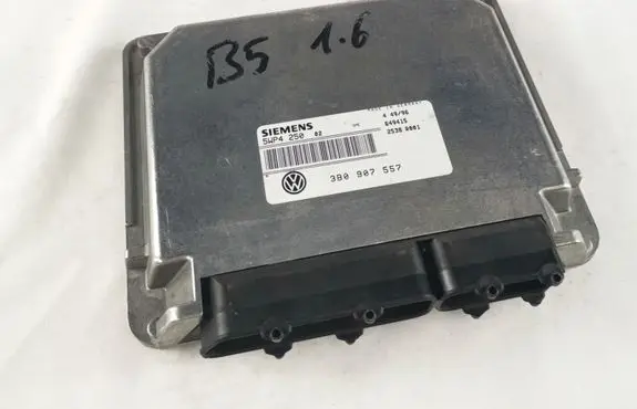 Volkswagen PASSAT B5 Engine control unit/module 3B0907557 5WP4250