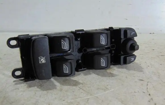Land Rover Freelander 2 - LR2 Quarter vent window switch 03454250