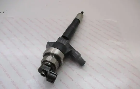 Opel Astra J Fuel injector 5567729 A17DTS