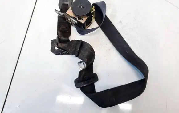 Middle seatbelt (rear)