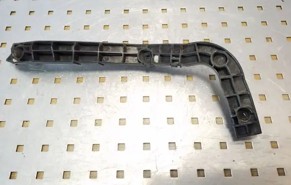 Suzuki Grand Vitara II Rear bumper mounting bracket