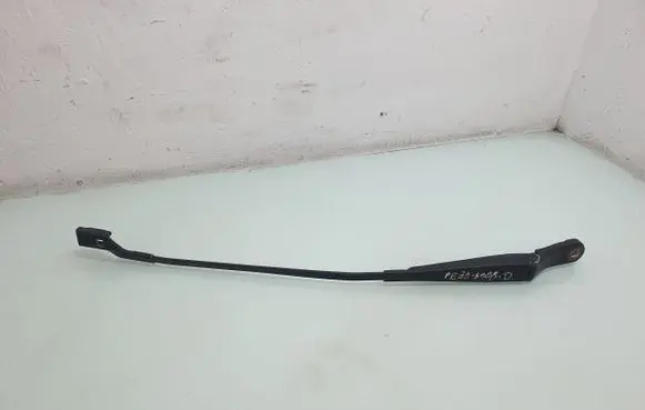 Peugeot 3008 I Front wiper blade arm 9685753780