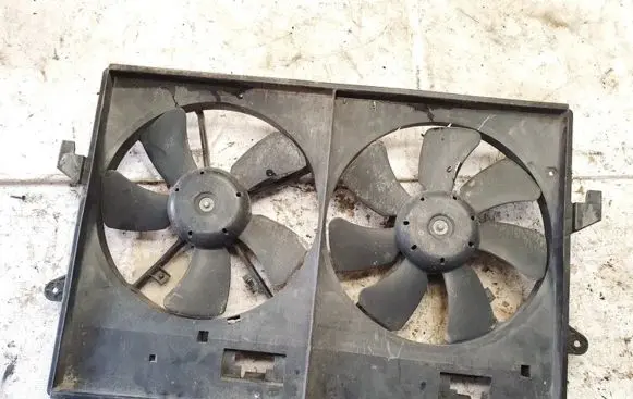 Mazda MPV Radiator cooling fan shroud