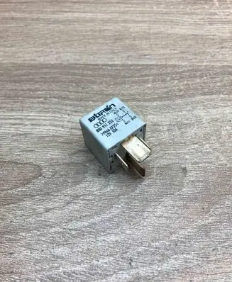 Audi A6 S6 C5 4B Other relay 8D0951253A 370