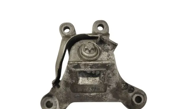 BMW X3 G01 Engine mounting bracket 6870760 6870756