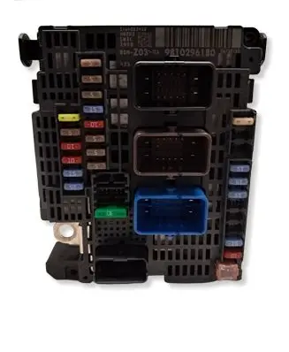 Citroen C4 II Picasso Fuse module 9810296180