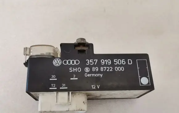 Volkswagen Golf III Coolant fan relay 357919506D