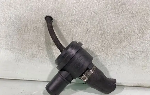 Audi A4 S4 B6 8E 8H Valve vacuum 058145710