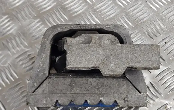 Volkswagen PASSAT B6 Engine mount bracket 1K0199262 3615372