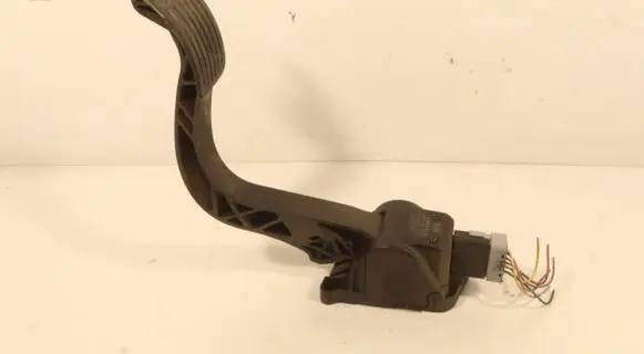 Peugeot 3008 I Accelerator throttle pedal 9681990080
