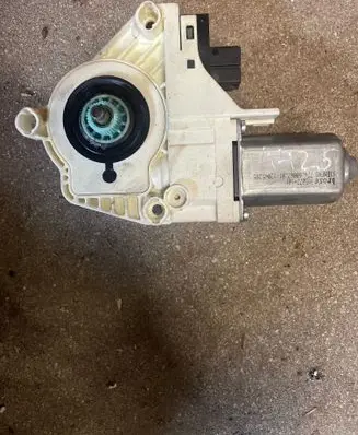 Audi A6 S6 C6 4F Front door window regulator motor 4F0959802B