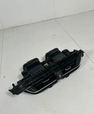 Toyota C-HR I Dash center air vent grill 55670F4010