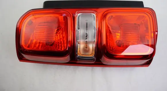 Peugeot Expert Rear/tail lights 9808243180
