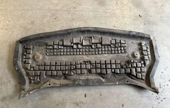 Mercedes-Benz CLS C219 Engine splash shield/under tray A2195200123