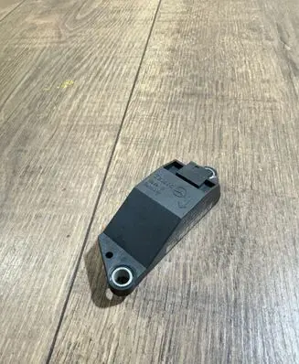 Mercedes-Benz E W211 Airbag deployment crash/impact sensor A0018209326 25571179A4