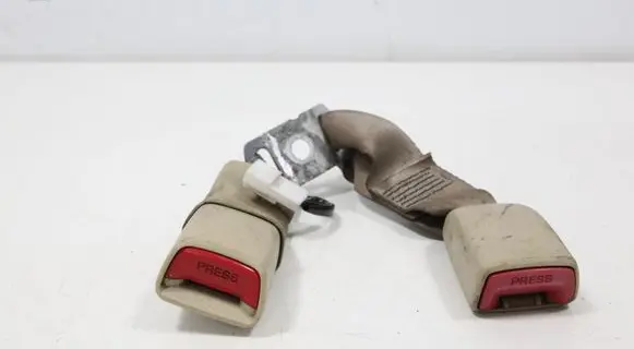 Lexus GS 300 350 430 450H Middle seatbelt buckle (rear) E519005 E063002