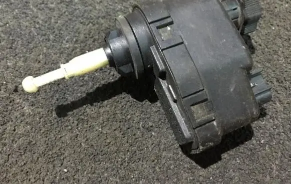 Opel Astra F Headlight level adjustment motor 0307851325