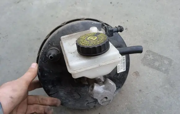 Toyota Tundra I Brake booster 472000D020