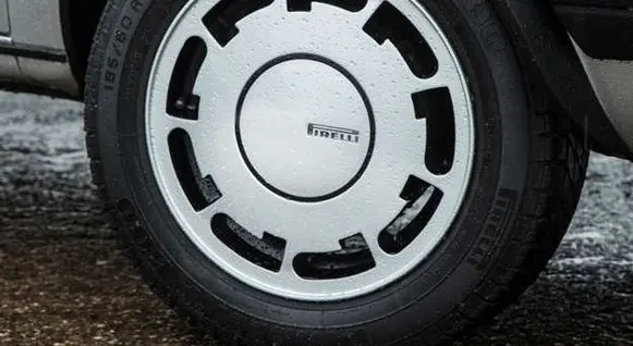Volkswagen Golf II Non-original wheel cap P5564.034.