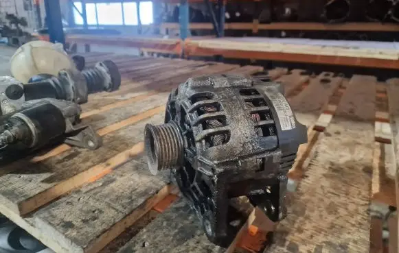 Skoda Fabia Mk1 (6Y) Generator/alternator 03D903025J