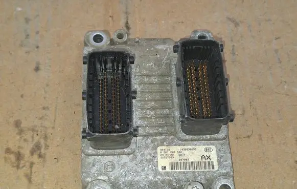 Opel Corsa D Engine control unit/module 1039S32635 55557933 0261208940