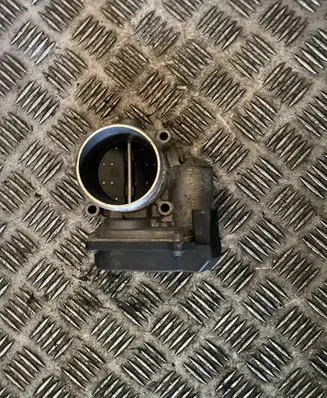 Volkswagen Golf VII Throttle valve 06F133062T