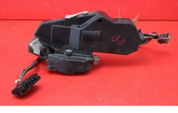 Volvo 850 Front door lock P9152536