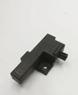 Volkswagen Touareg II Keyless system antenna 8K0907247
