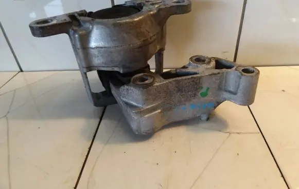Nissan Qashqai Engine mount vacuum valve 