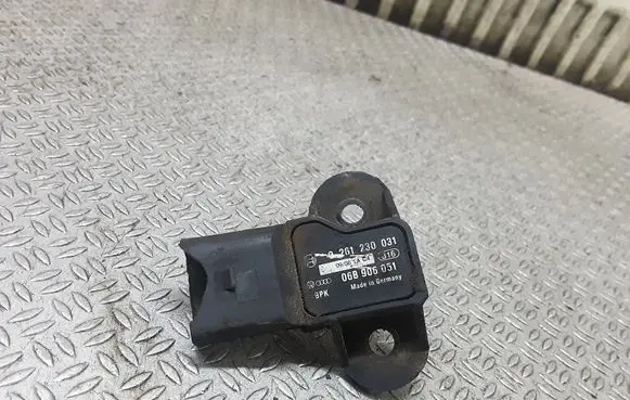 Audi A3 S3 8P Air pressure sensor 06B906051