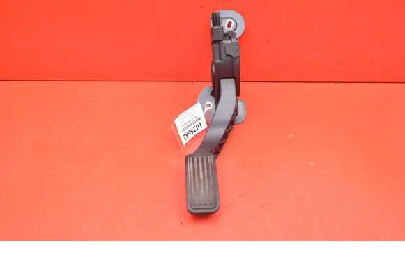 Accelerator throttle pedal