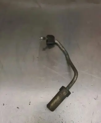 Nissan X-Trail T30 Fuel injector supply line/pipe 