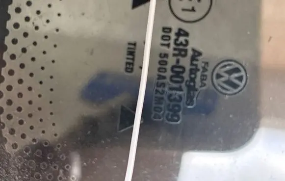 Volkswagen Transporter - Caravelle T4 Rear vent window glass 43R001399 DOT500AS2M04