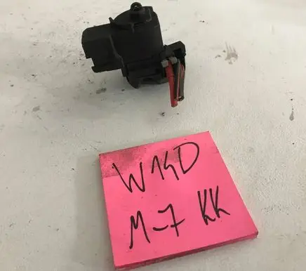 Audi A4 S4 B7 8E 8H Fuel tank cap lock 1212121