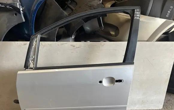Ford C-MAX I Front door