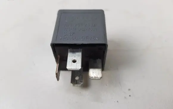 Audi A6 S6 C5 4B Other relay 8D0951253A