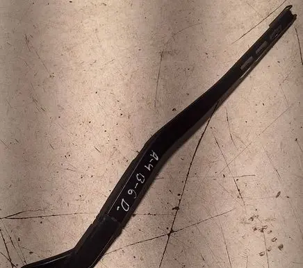 Front wiper blade arm