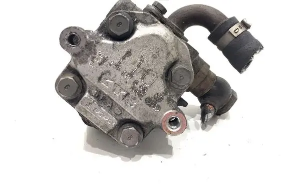 Volkswagen PASSAT B5.5 Power steering pump 8D0145177Q
