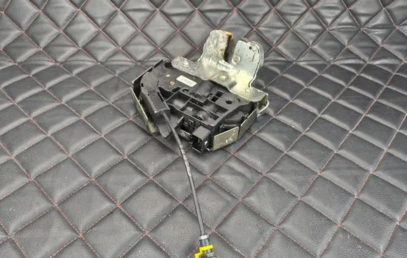 Volvo V70 Tailgate/trunk/boot lock/catch/latch 31276954