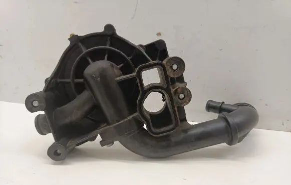Mercedes-Benz C W204 Water pump A65120001