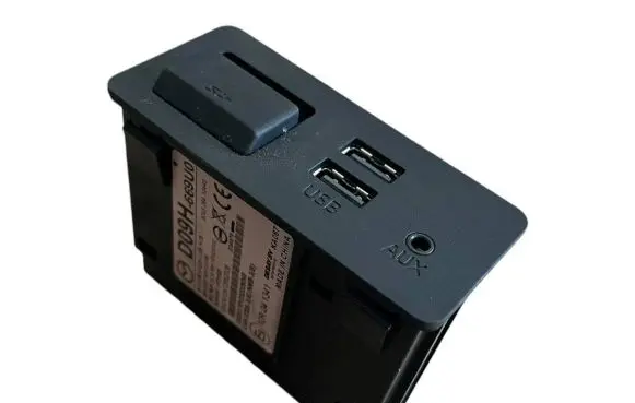 Mazda CX-5 USB socket connector d09h669u0