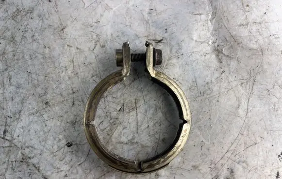 Jeep Grand Cherokee (WK) Muffler pipe connector clamp 