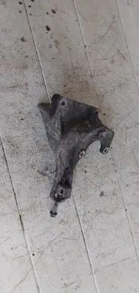 Subaru Legacy Power steering pump mounting bracket 