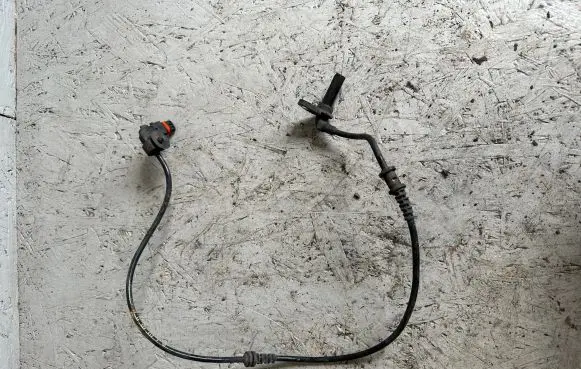 Mercedes-Benz CLS C218 X218 ABS brake wheel speed sensor A2129053303