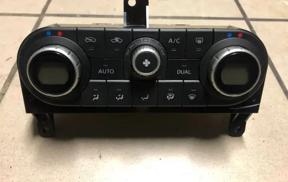 Nissan Qashqai Climate control unit 27500JD45A