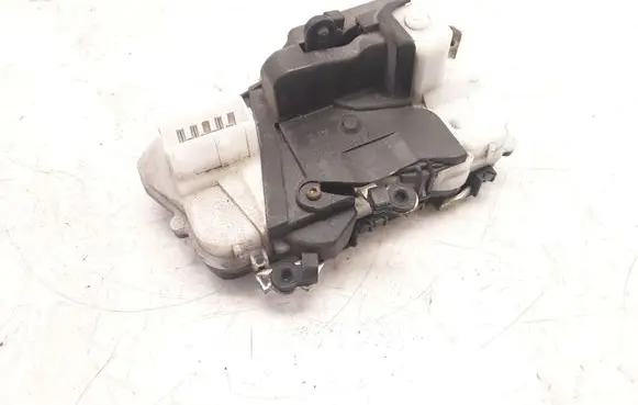 Peugeot 406 Front door lock 