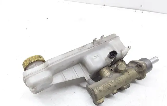 Master brake cylinder