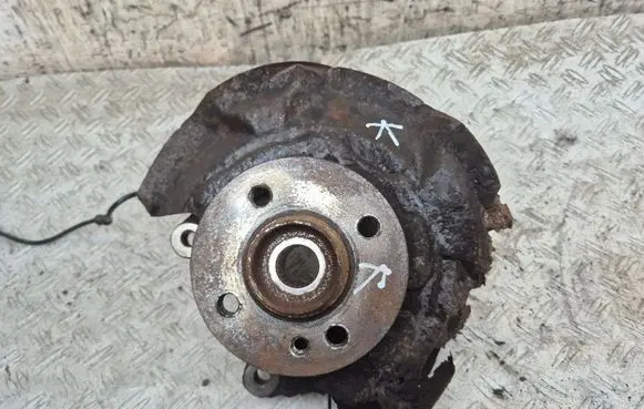 Mini One - Cooper Clubman R55 Front wheel hub 6908705 61126908705